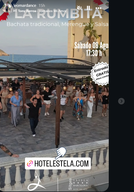Cartel de La Rumbita — Terraza y piscina en Hotel Estela